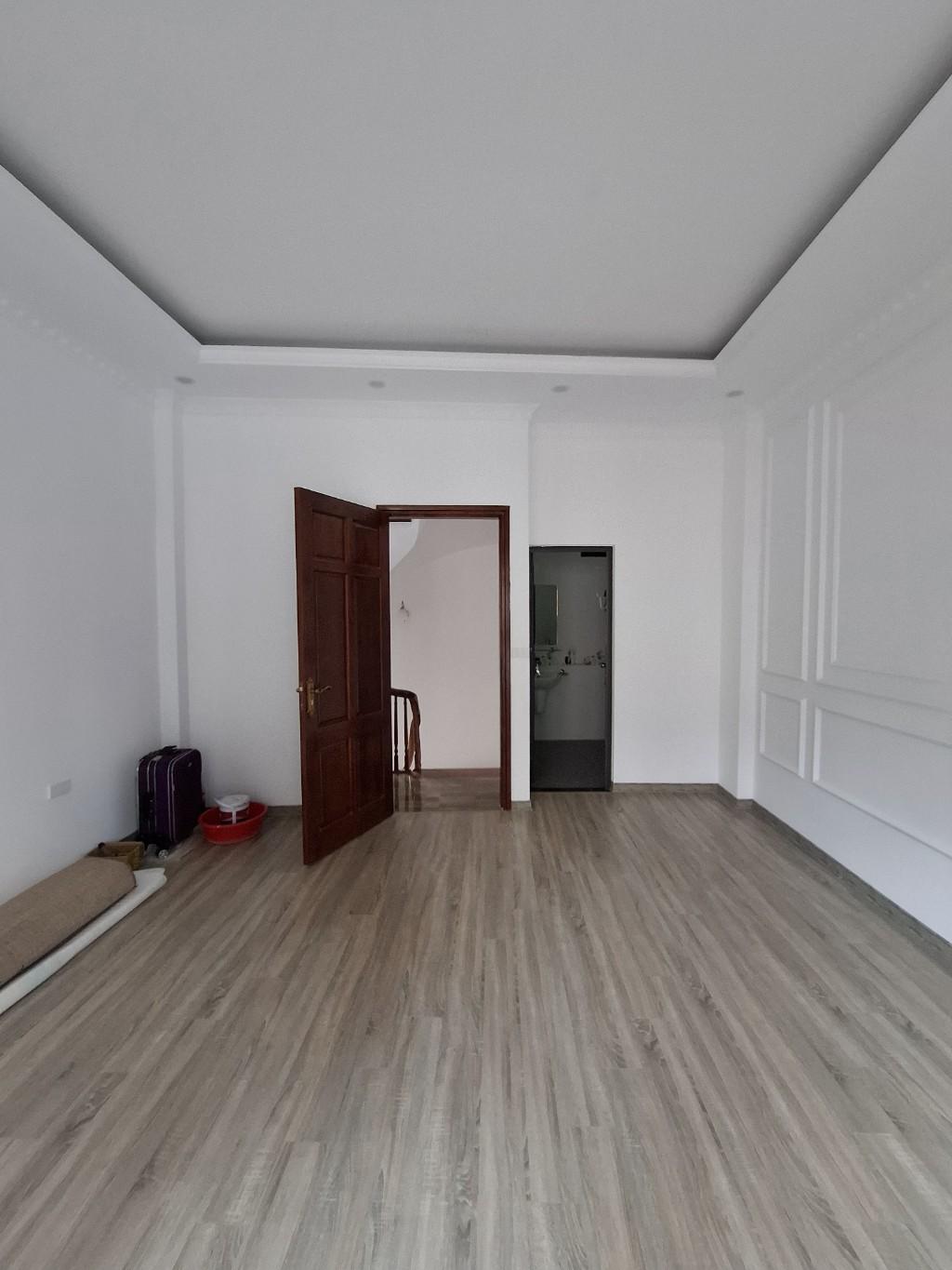 NHÀ MỚI PHỐ TRẦN CUNG- CÁCH 1 NHÀ RA NGÕ TÔ , 30M RA KHU ĐÔ THỊ NAM CƯỜNG- NỘI THẤT ĐẸP.